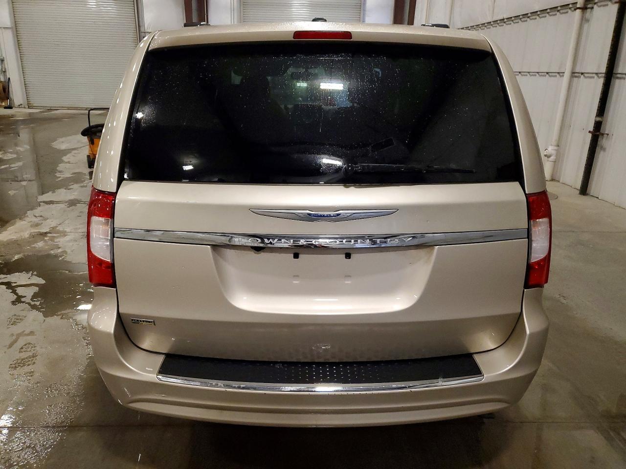 2016 Chrysler Town & Country Touring - Фото 6