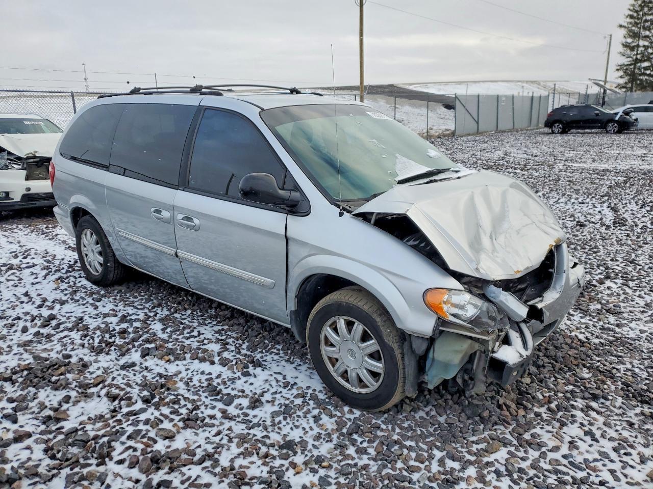2005 Chrysler Town & Country Touring - Фото 4