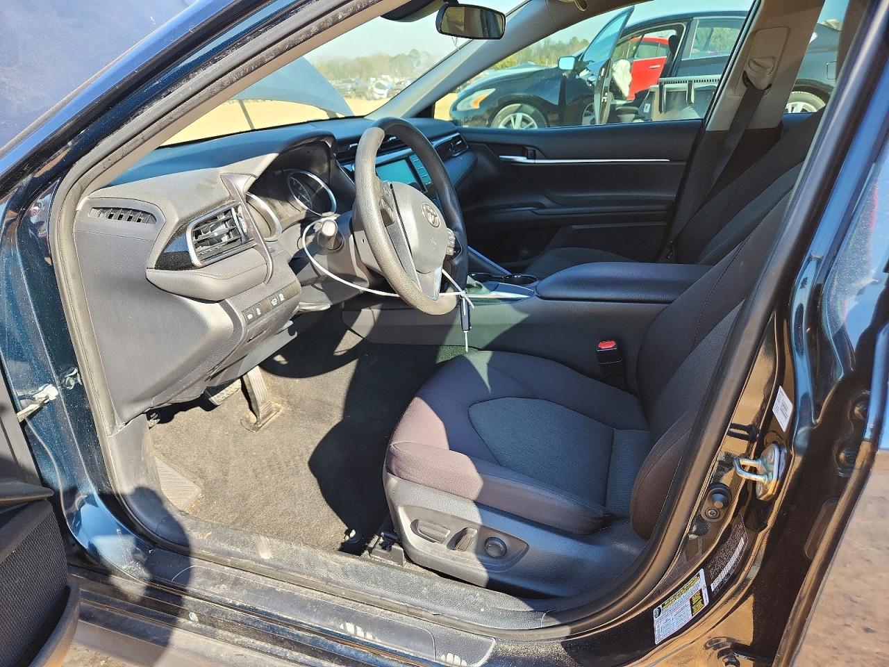 2020 Toyota Camry Le - Фото 7