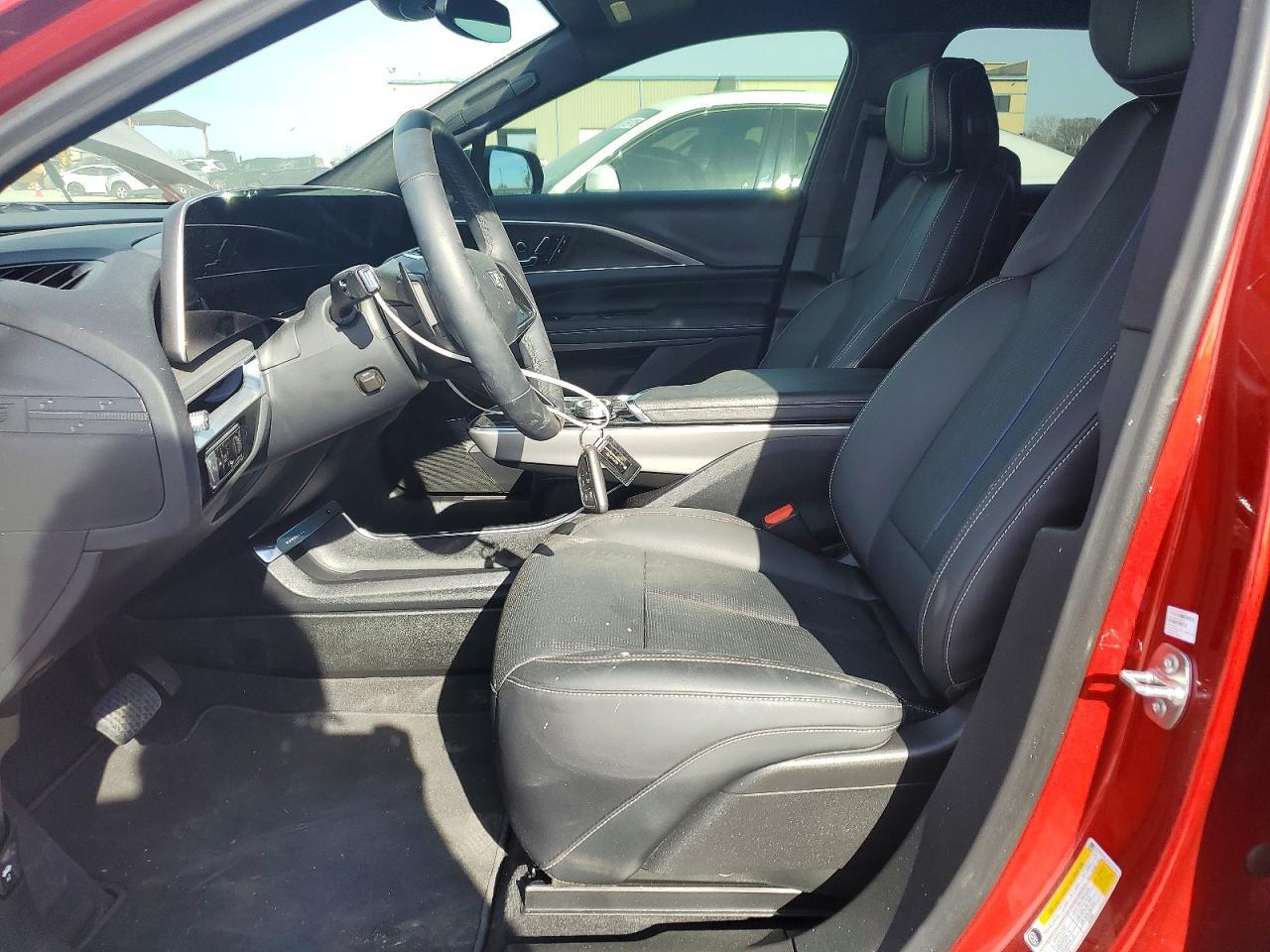 2025 Cadillac Lyriq Sport - Фото 7