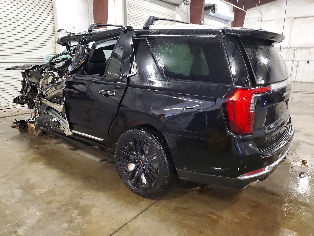 2025 GMC Yukon Denali - Фото 2