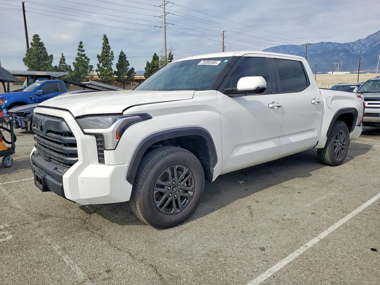 2025 Toyota Tundra Crewmax Sr