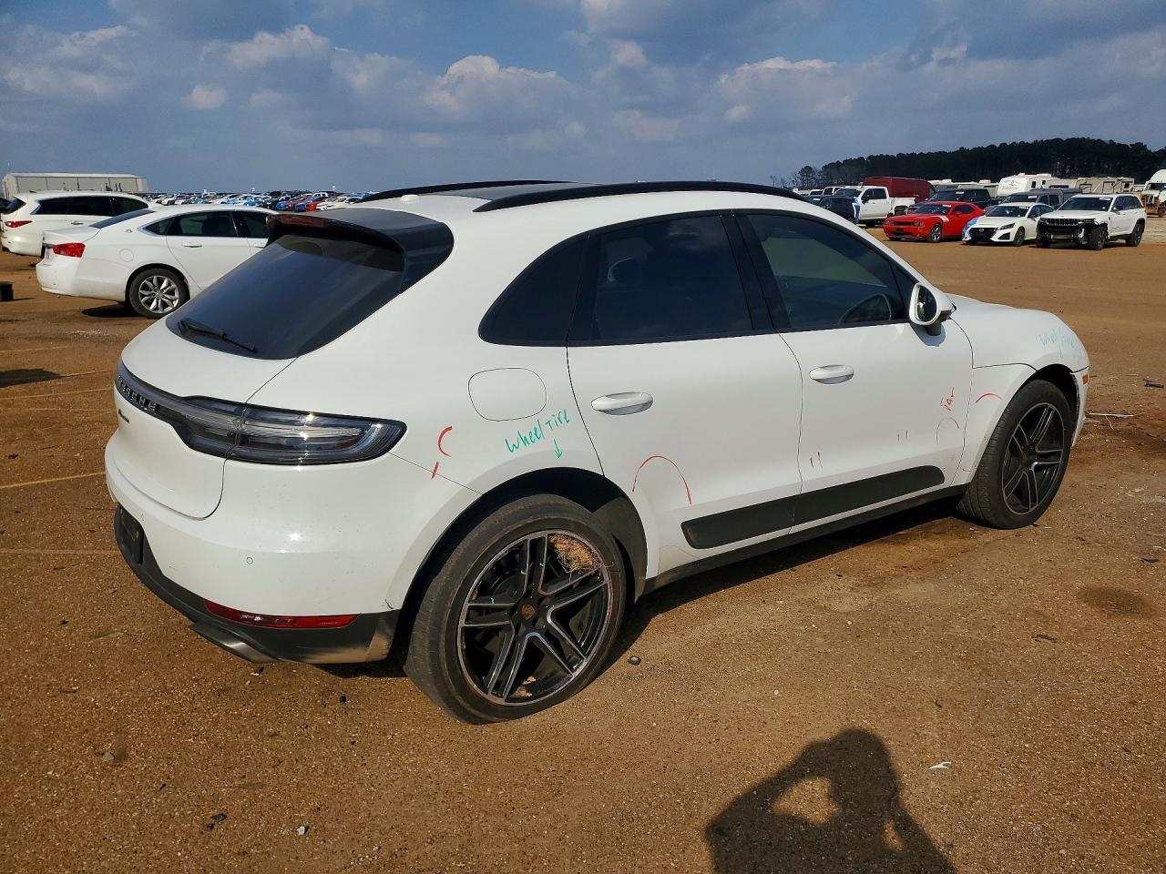 2021 Porsche Macan - Image 3