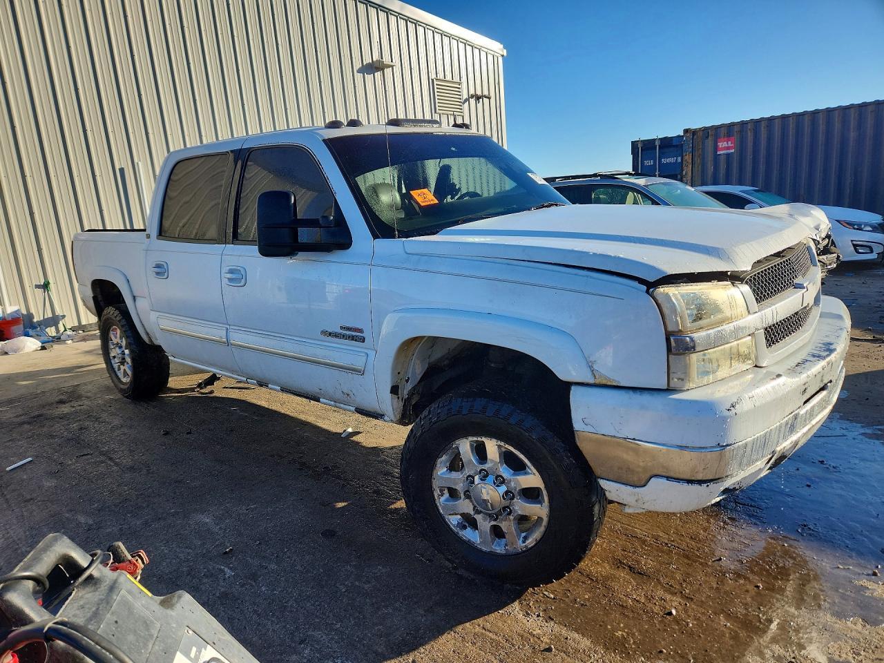 2004 Chevrolet Silverado C2500 Heavy Duty - Image 4
