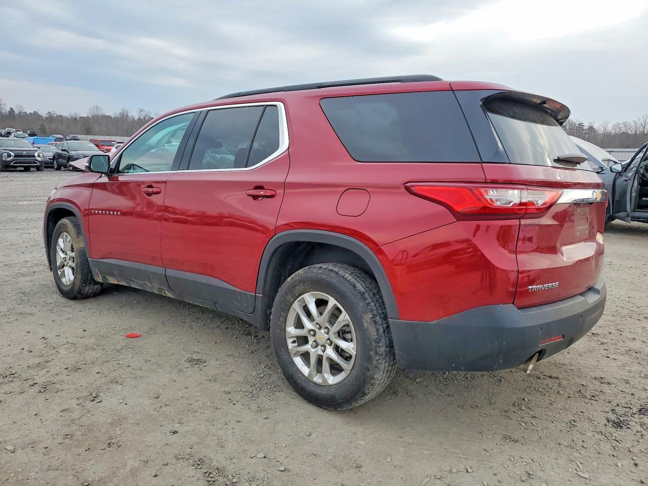 2019 Chevrolet Traverse Lt - Image 2