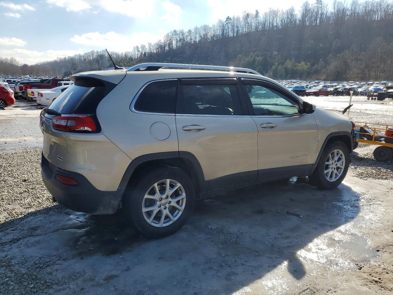 2015 Jeep Cherokee Latitude - Image 3