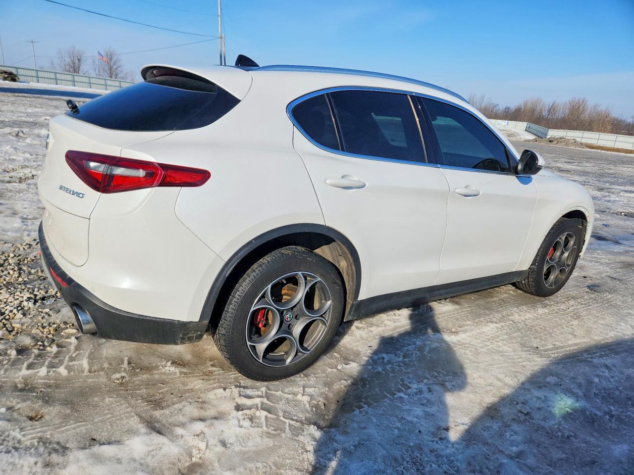 2018 Alfa Romeo Stelvio Ti Luxury - Image 3