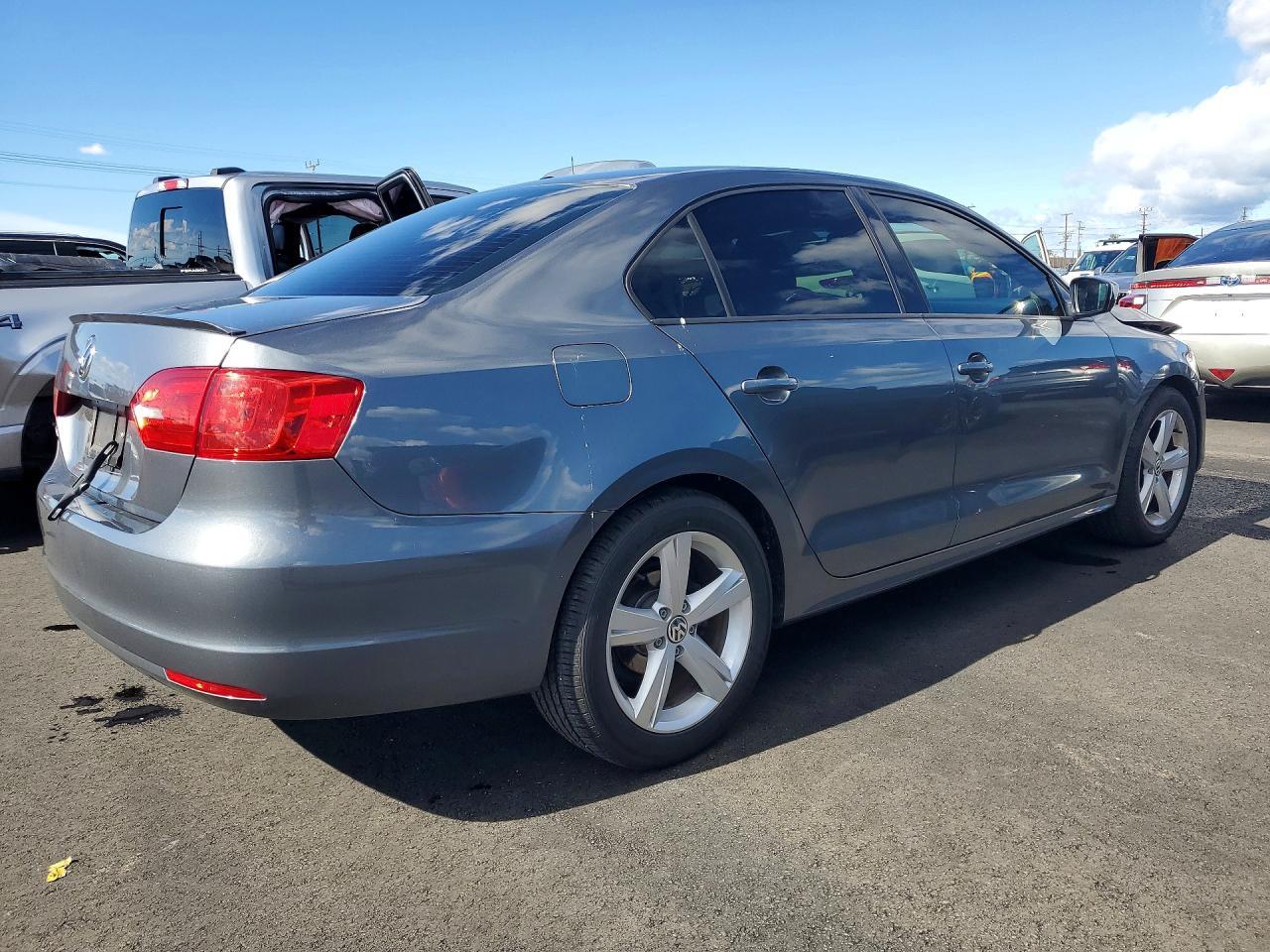 2014 Volkswagen Jetta Base - Image 3