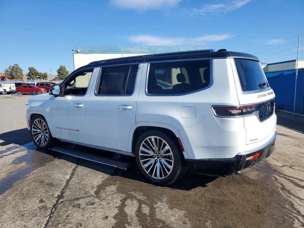 2023 Jeep Grand Wagoneer Series Ii - Image 2