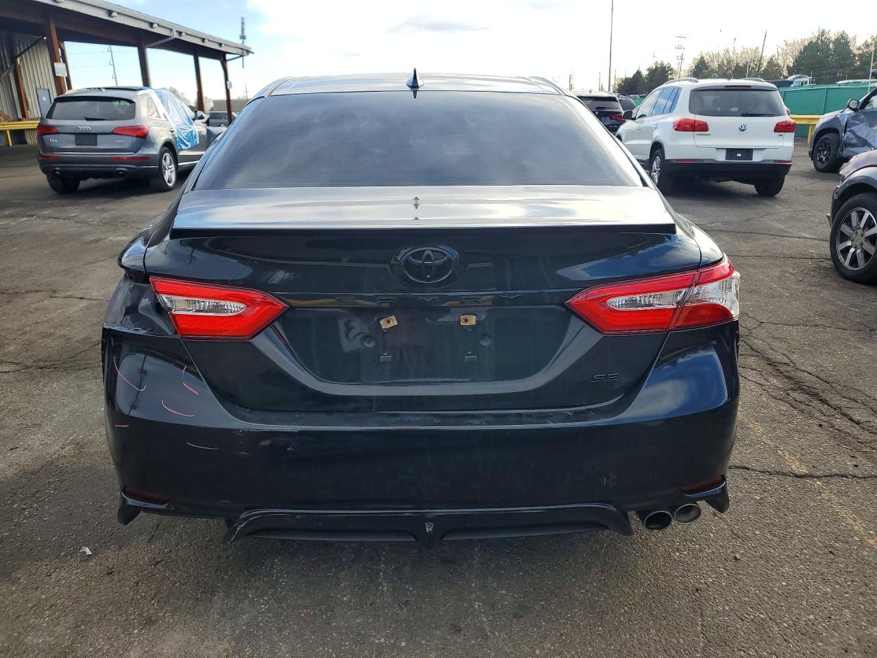 2020 Toyota Camry Se - Фото 6