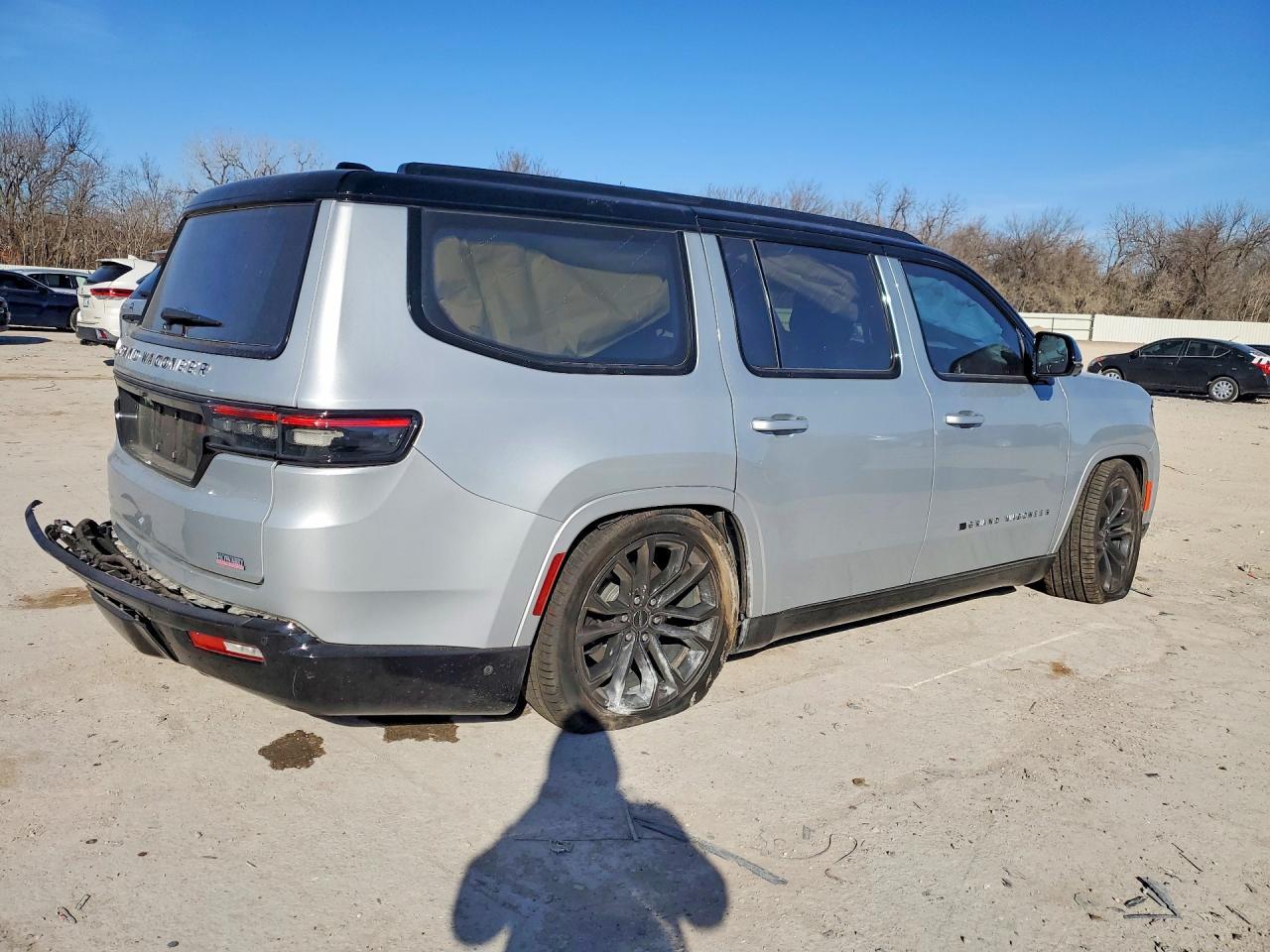 2023 Jeep Grand Wagoneer Series Ii - Image 3