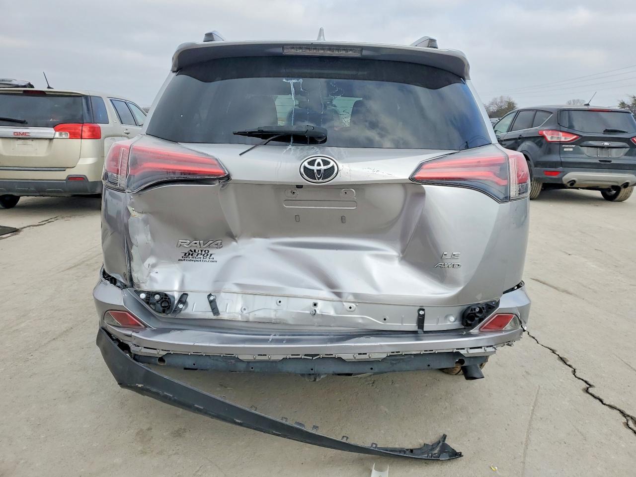 2018 Toyota Rav4 Le - Image 6