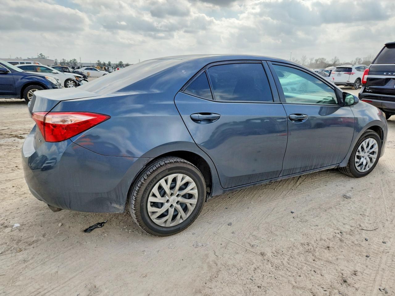 2019 Toyota Corolla Le - Фото 3