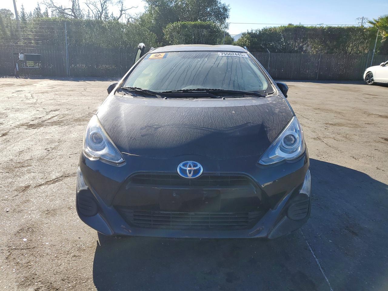 2016 Toyota Prius C - Image 5