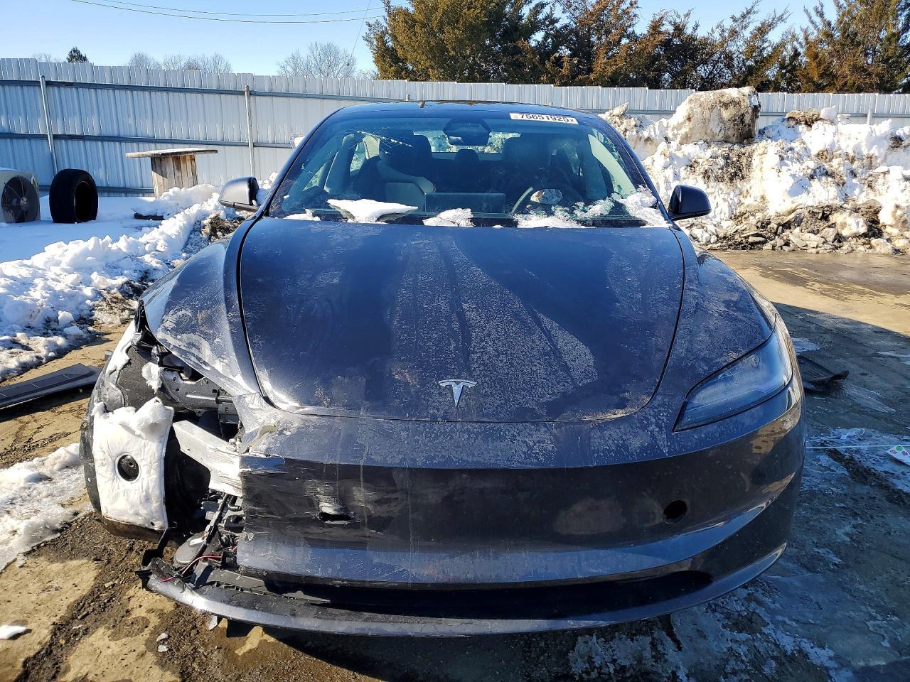 2025 Tesla Model 3 - Фото 5