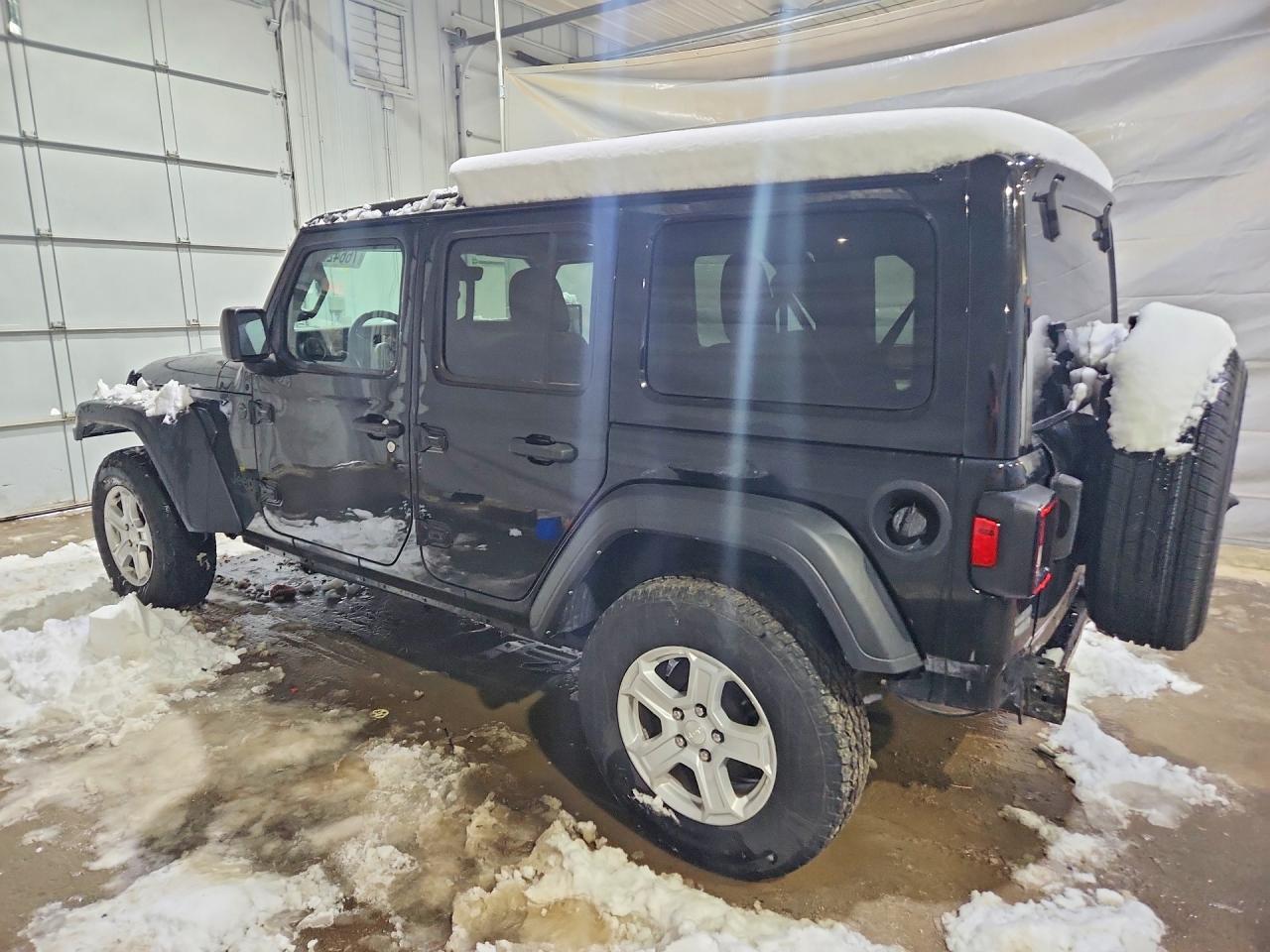 2022 Jeep Wrangler Unlimited Sport - Фото 2