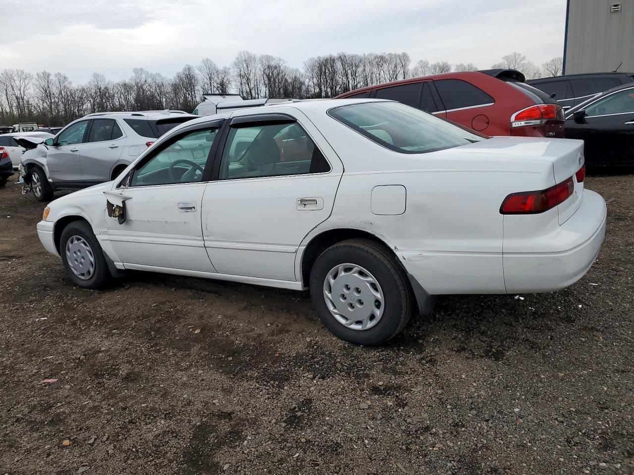 1998 Toyota Camry Le - Фото 2