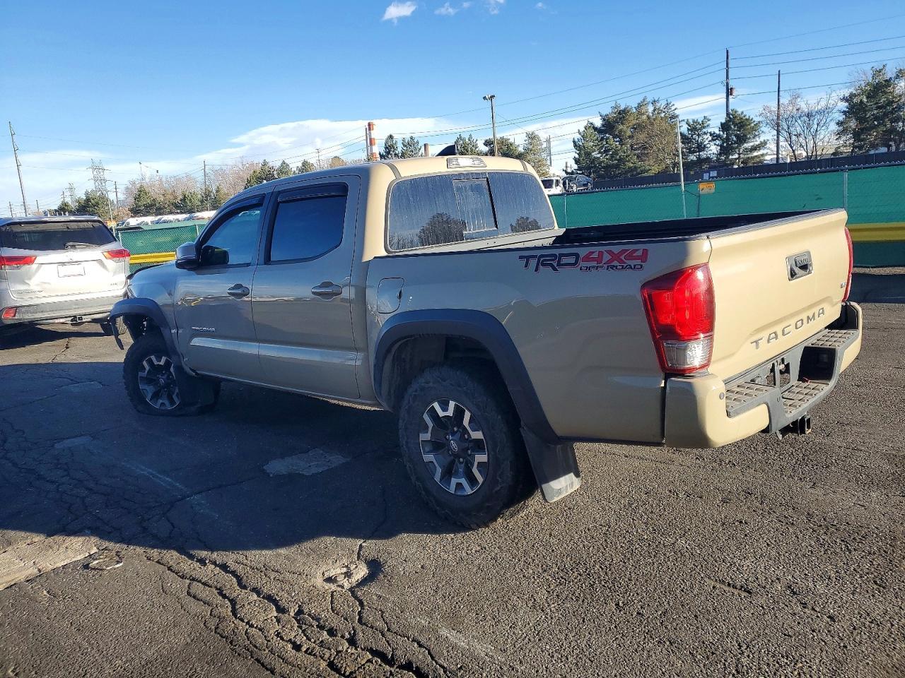 2017 Toyota Tacoma - Фото 2
