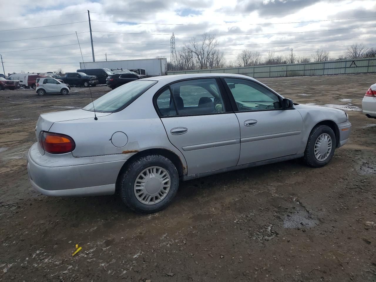 2004 Chevrolet Classic - Фото 3