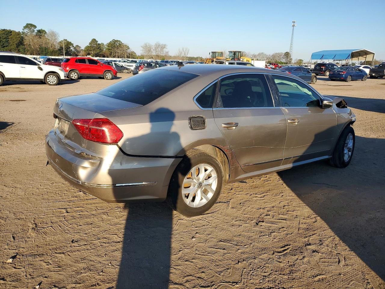 2016 Volkswagen Passat S - Фото 3