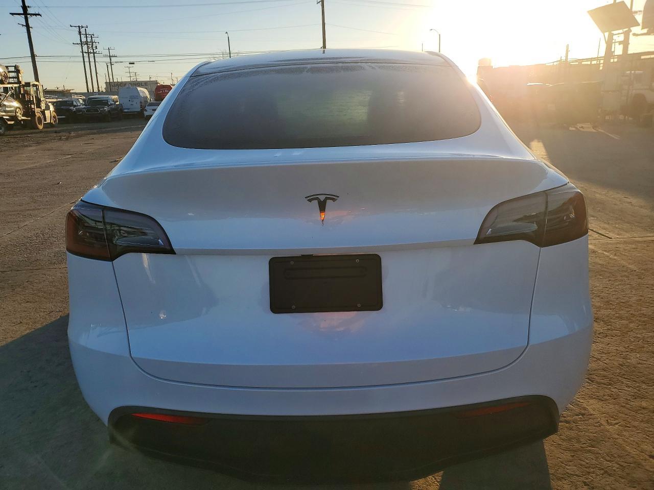 2025 Tesla Model Y - Image 6