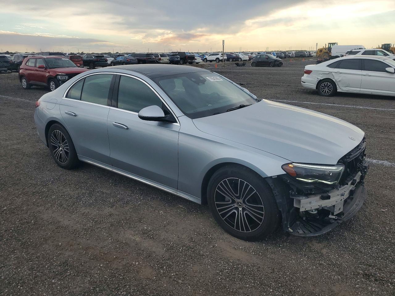 2025 Mercedes-Benz E 350 4Matic - Фото 4
