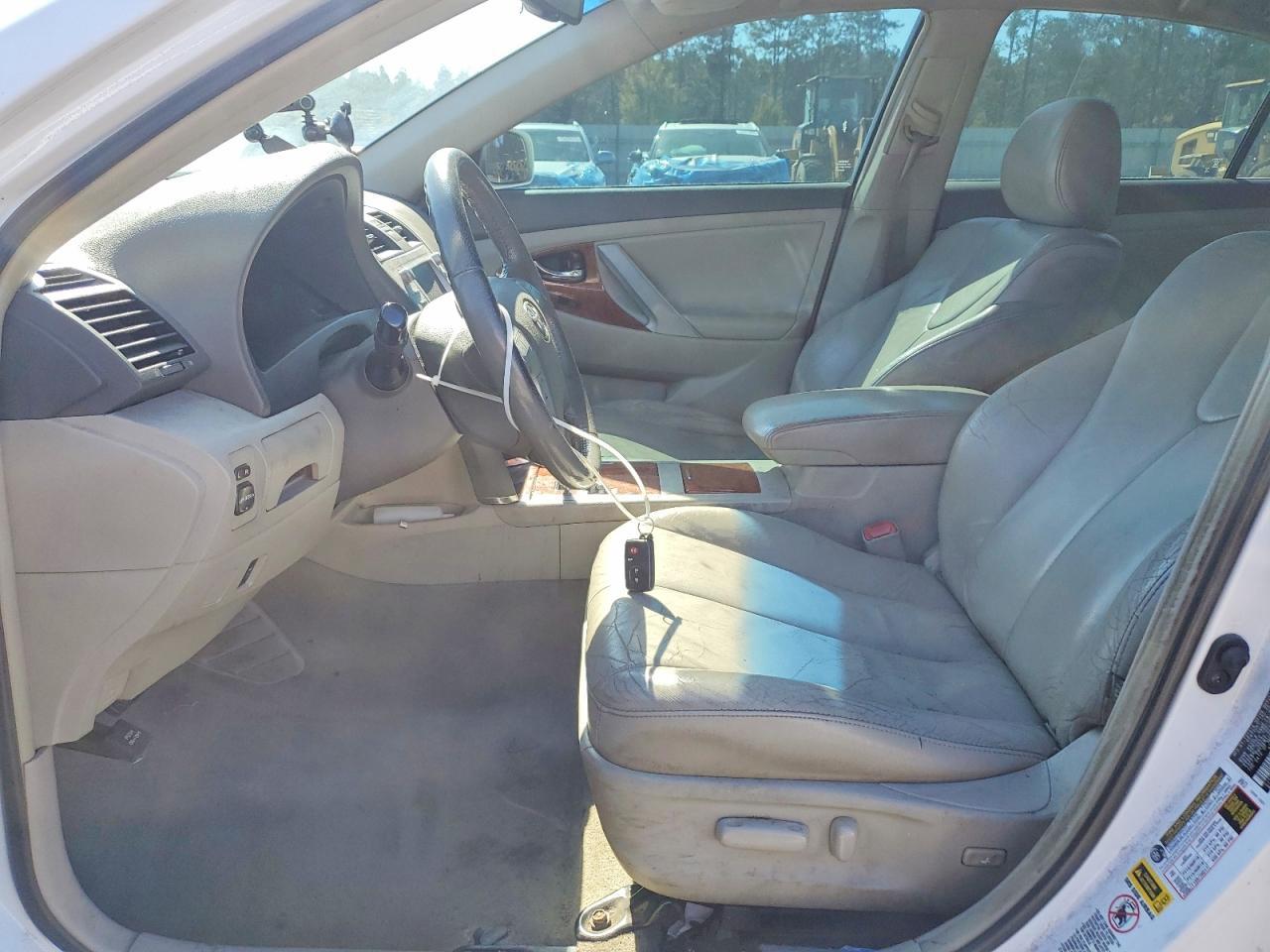 2011 Toyota Camry Xle V6 - Фото 7