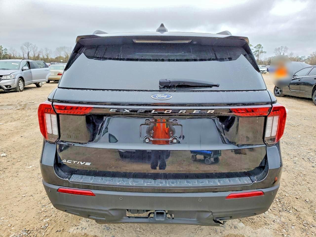 2025 Ford Explorer Active - Image 6