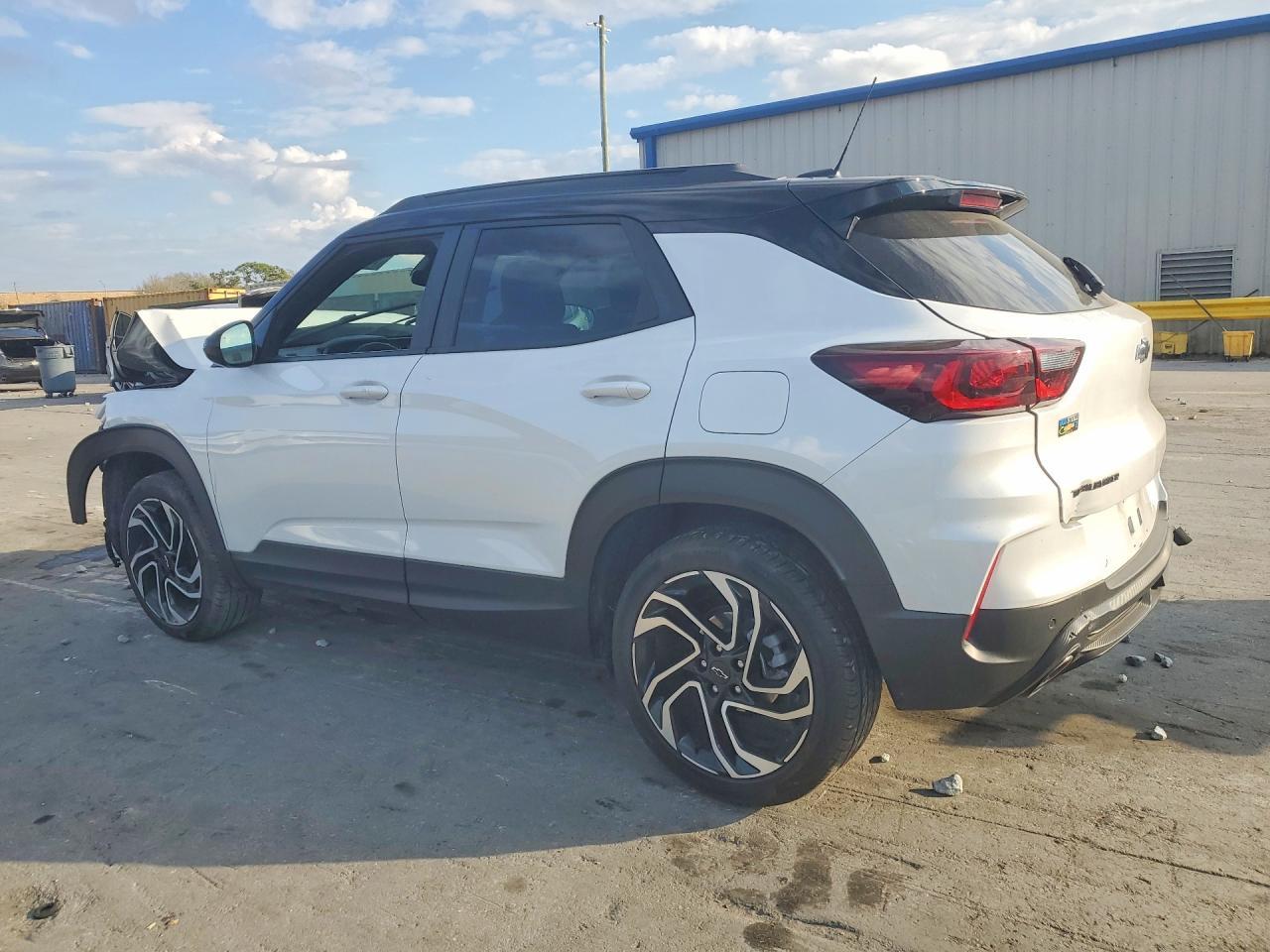 2025 Chevrolet Trailblazer Rs - Image 2