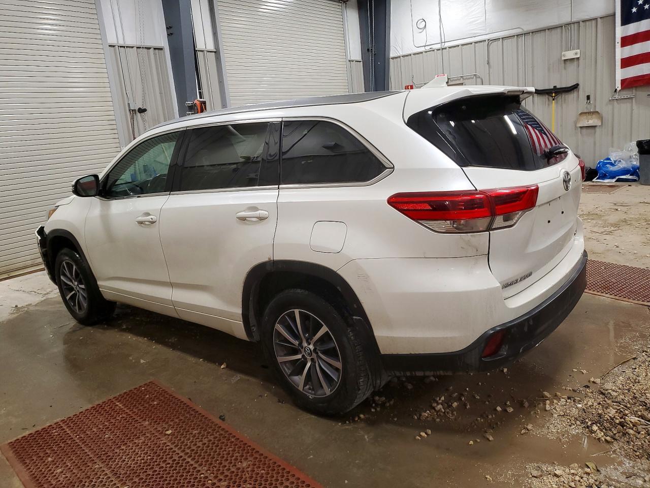 2017 Toyota Highlander Xle - Фото 2