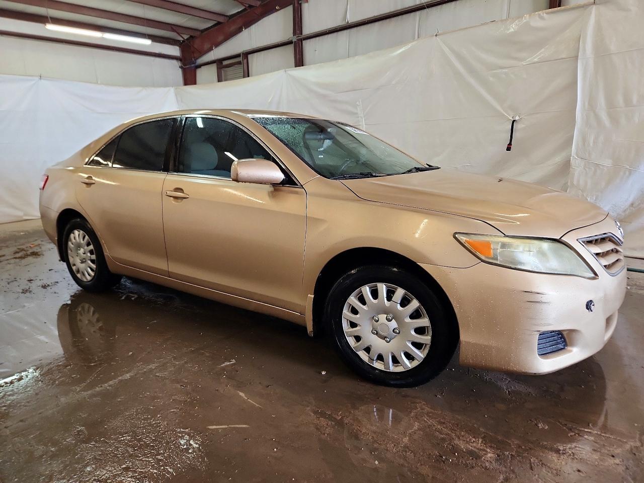 2011 Toyota Camry Base - Фото 4