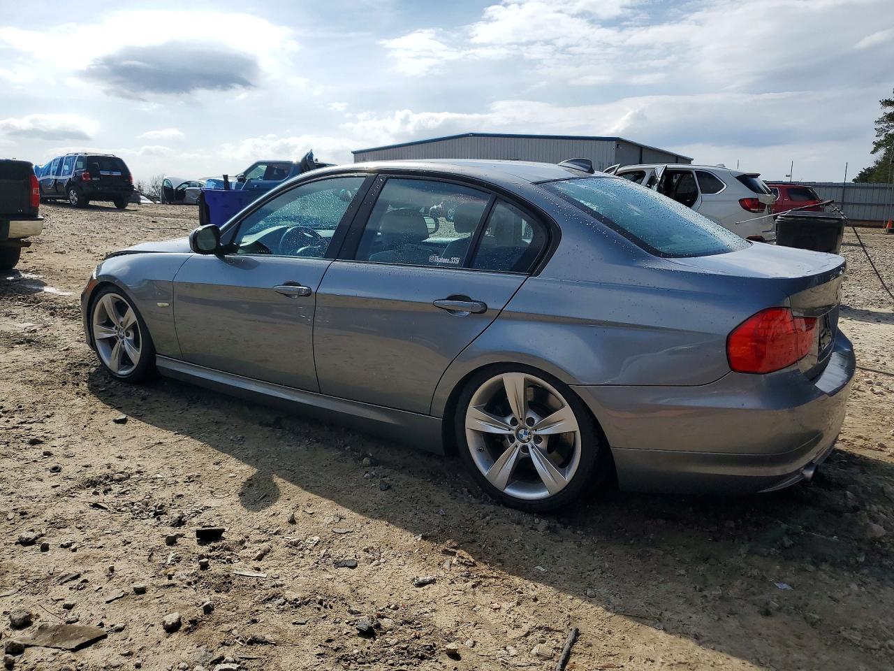 2011 BMW 335 I - Фото 2