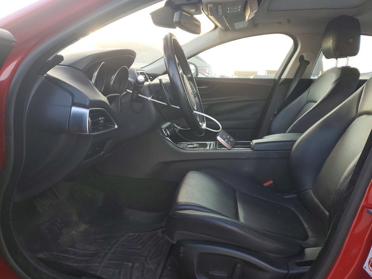 2018 Jaguar Xe Awd Premium Awd 4C 4D Sedan 25T - Image 7