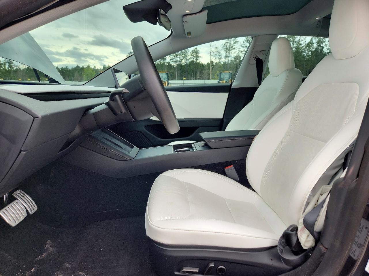 2025 Tesla Model 3 - Фото 7
