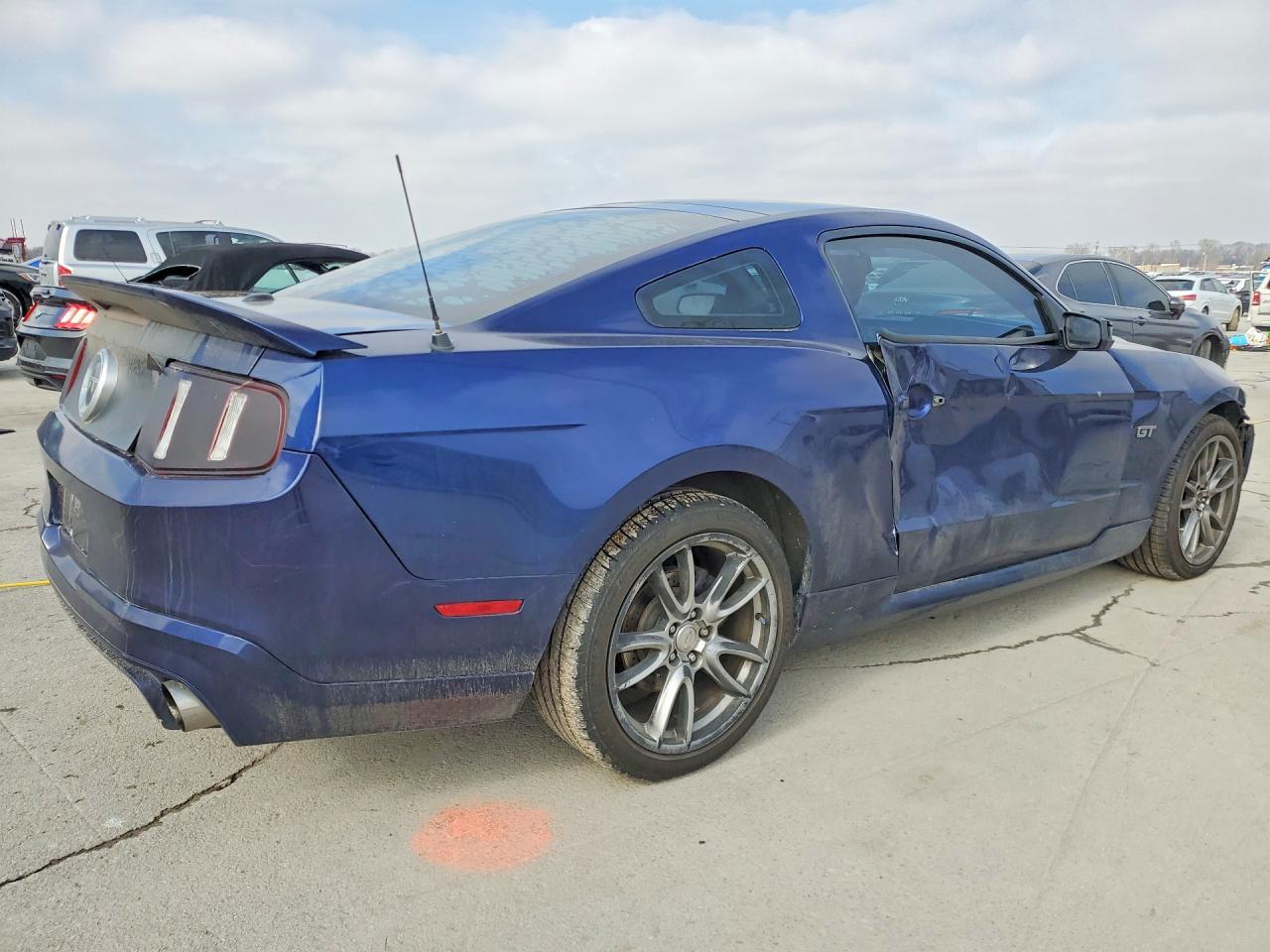2010 Ford Mustang Gt - Image 3