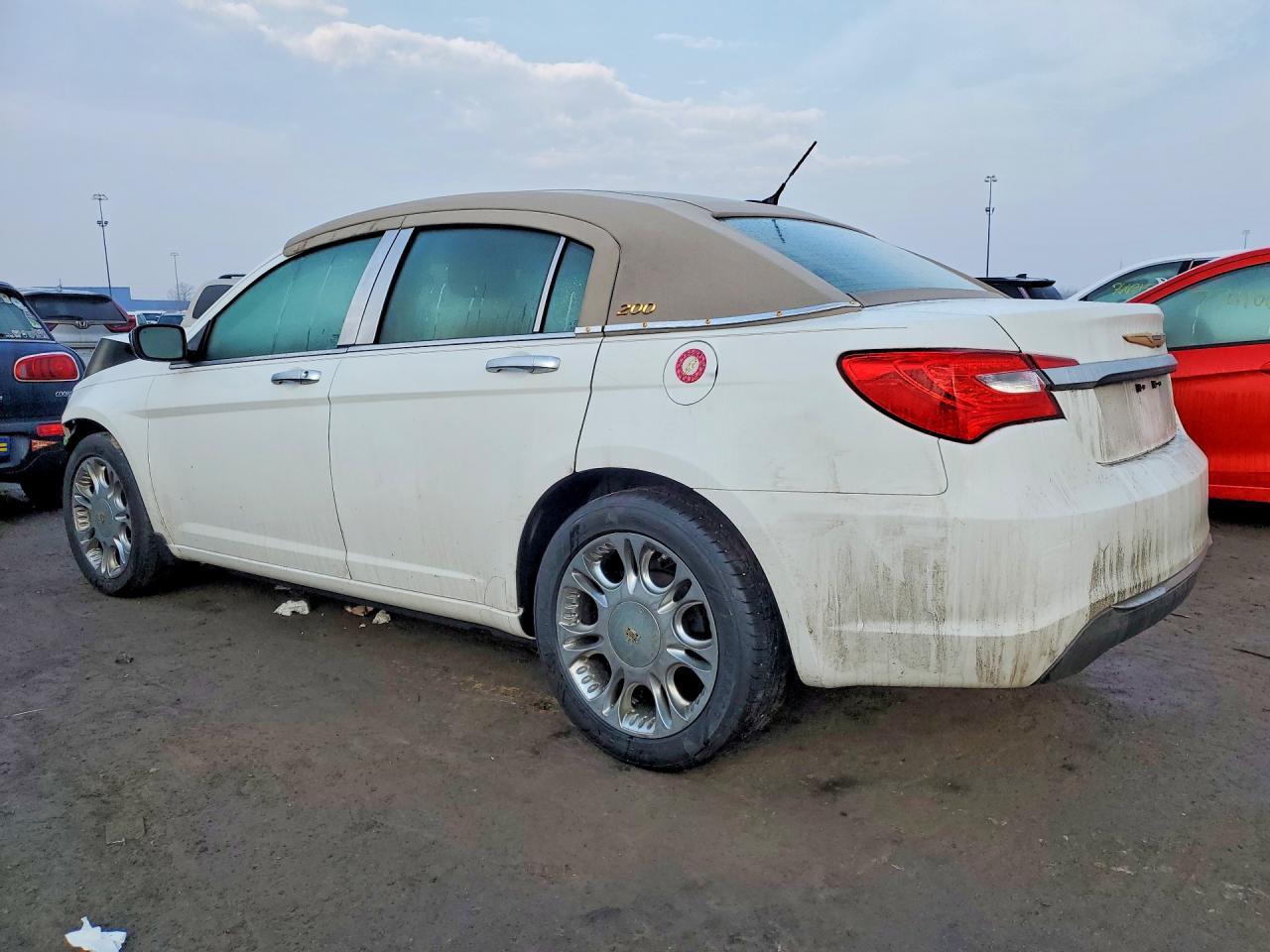 2011 Chrysler 200 Limited - Фото 2