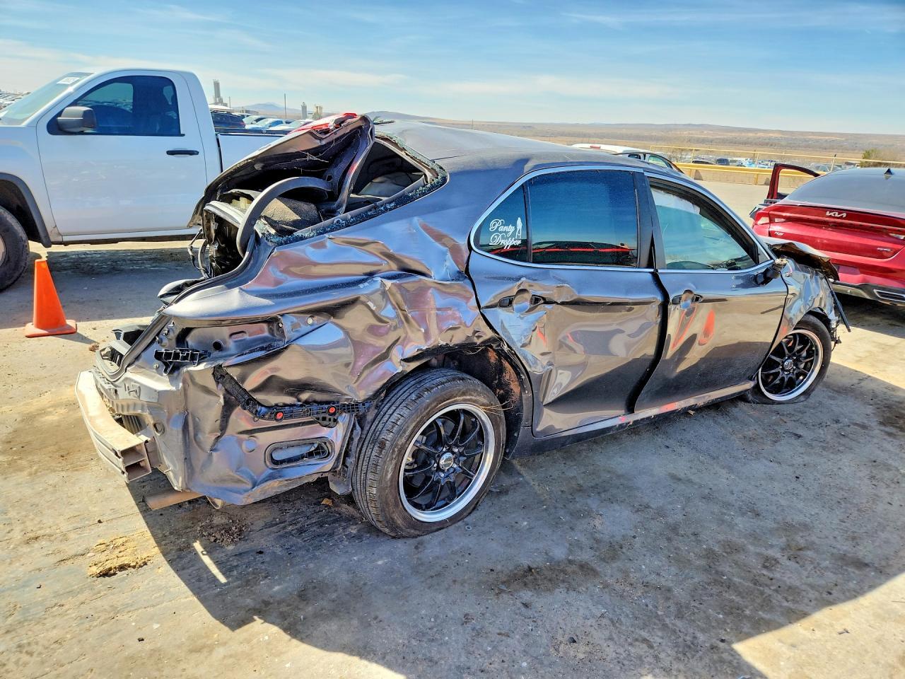 2019 Toyota Camry Le - Фото 3