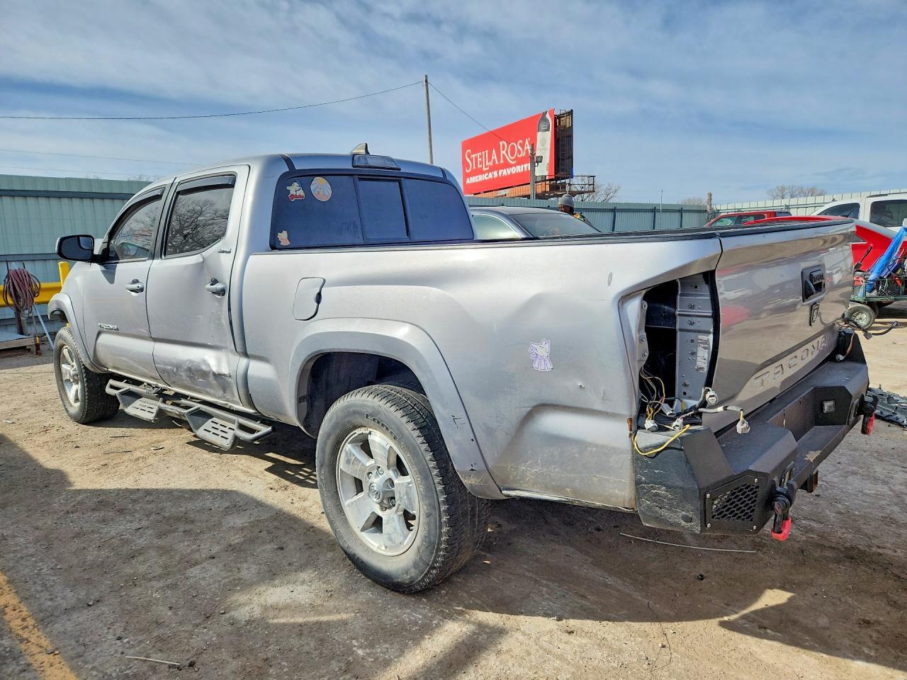 2017 Toyota Tacoma Sr5 V6 - Image 2