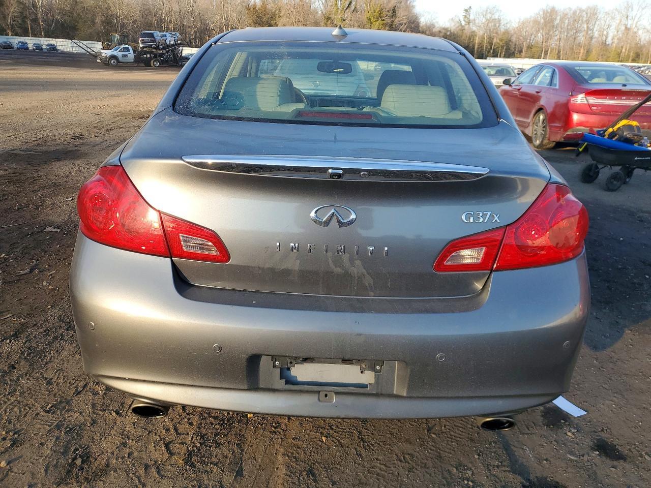 2013 Infiniti G37 - Image 6