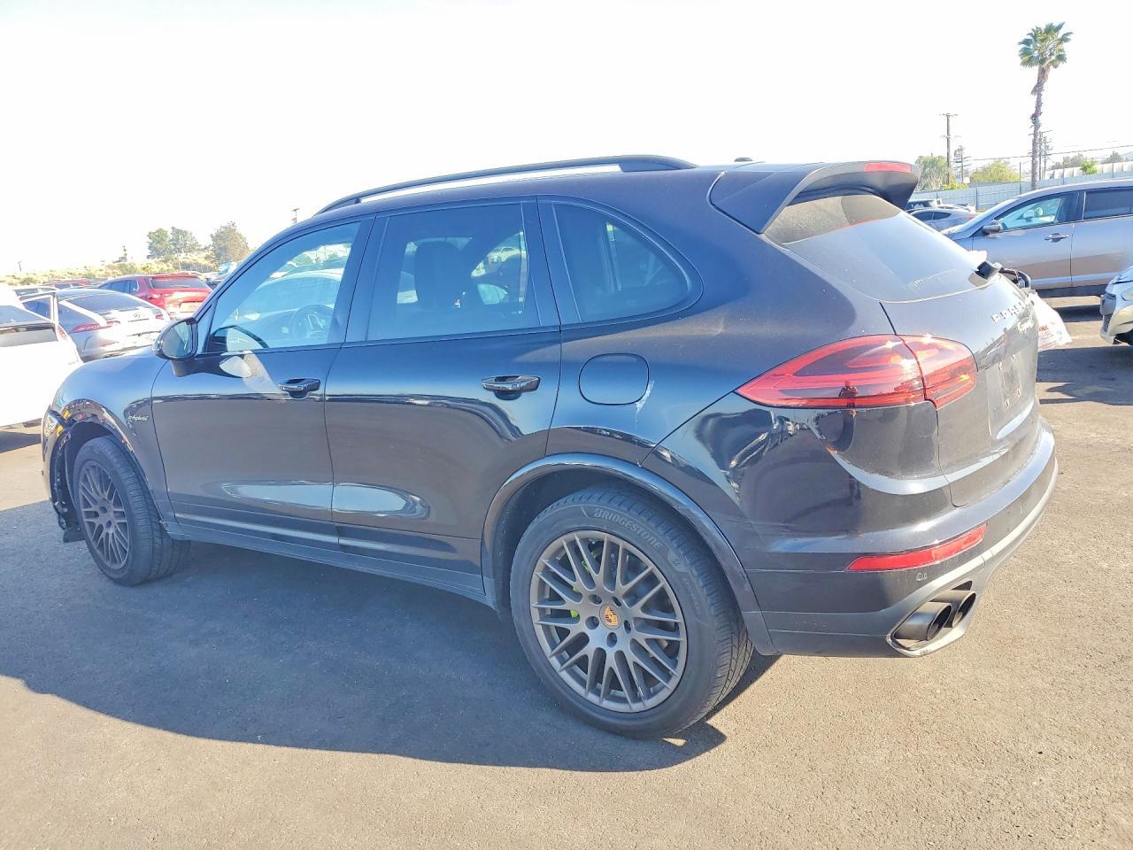 2017 Porsche Cayenne Se Hybrid Platinum - Image 2