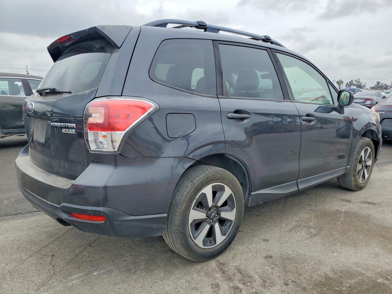 2017 Subaru Forester 2.5I Premium - Image 3