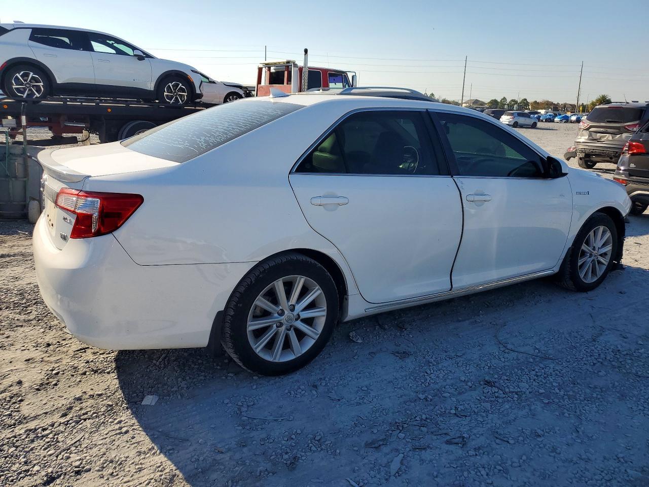 2014 Toyota Camry Hybrid - Фото 3