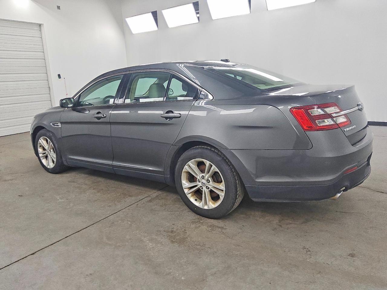 2017 Ford Taurus Se - Image 2