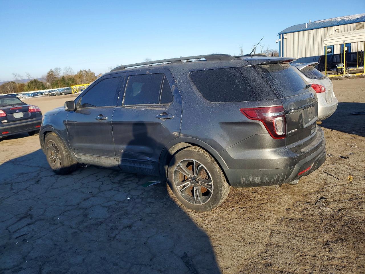 2015 Ford Explorer Sport - Image 2