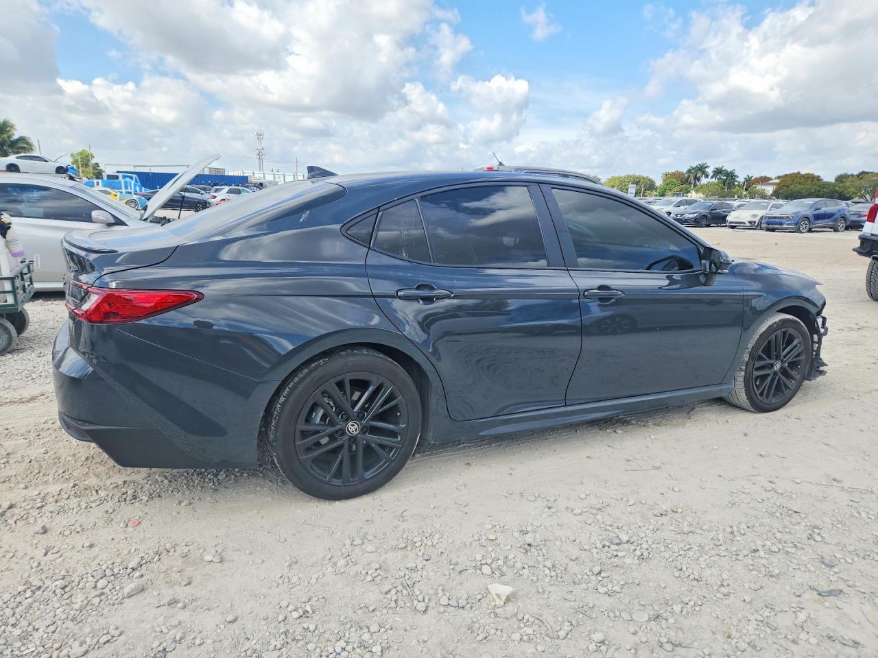 2025 Toyota Camry Se - Фото 3