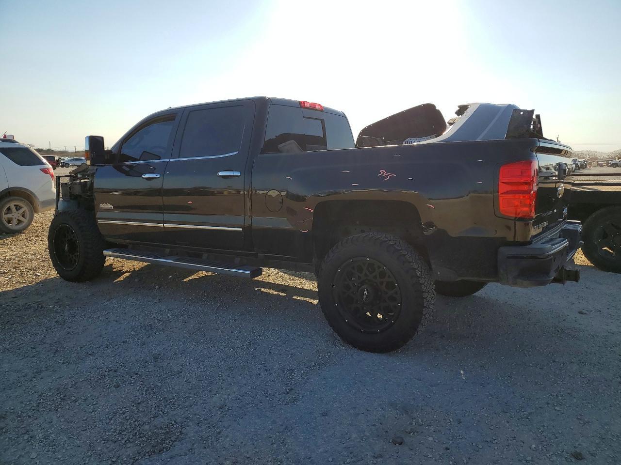 2019 Chevrolet Silverado K2500 High Country - Фото 2