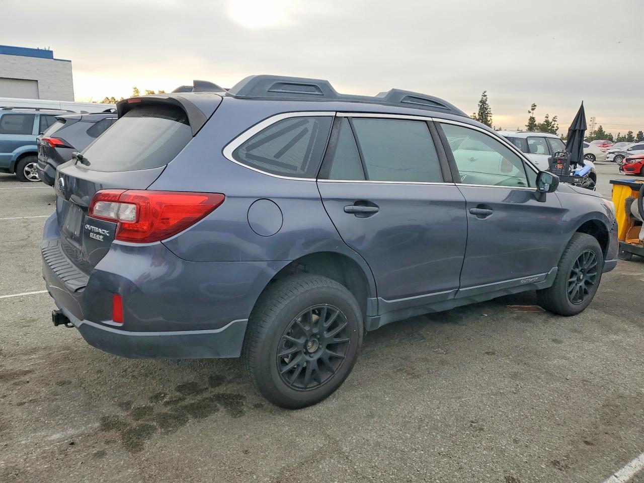 2017 Subaru Outback 2.5I Premium - Image 3