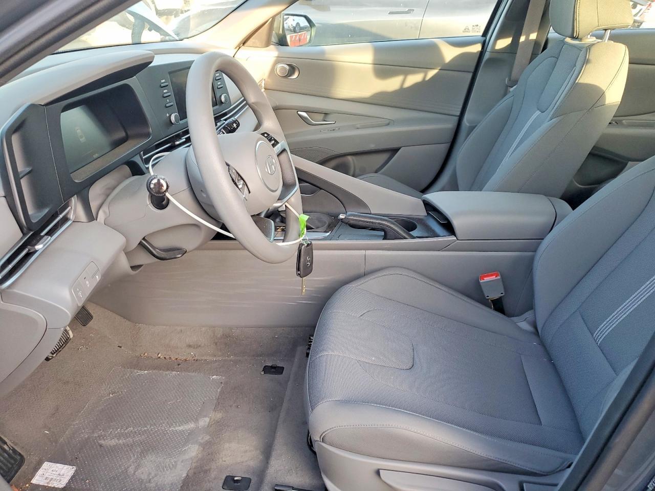 2025 Hyundai Elantra Se - Image 7