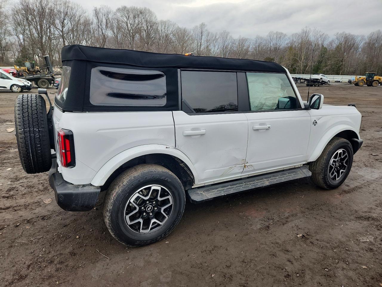 2023 Ford Bronco Base - Фото 3