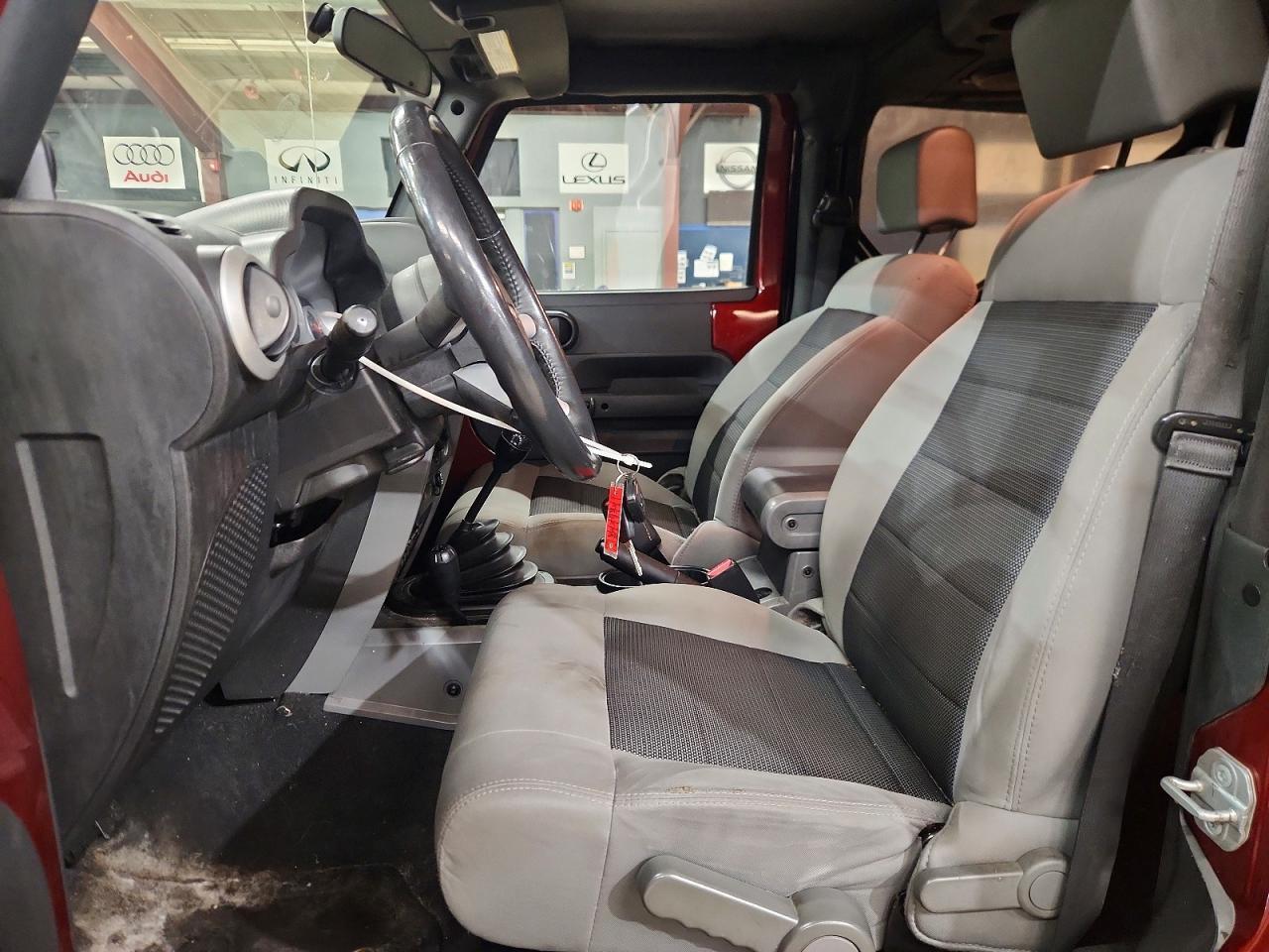 2010 Jeep Wrangler Sahara - Image 7